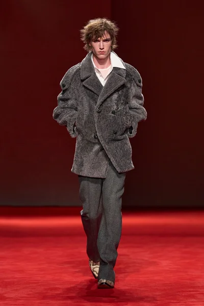 Look 32